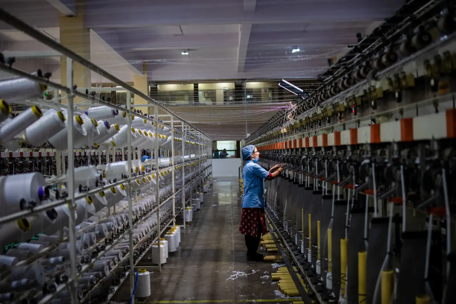 辰龙脚轮万向轮与定向轮的性能对比及选型建议