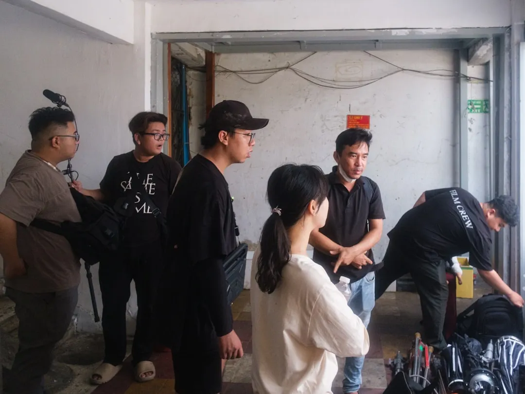 辰龙脚轮万向轮与定向轮在物流设备中的应用对比